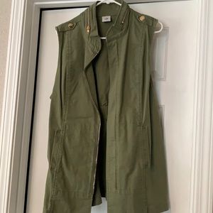 Cabi vest with zipper and pockets, cute detailing on the back and collar.